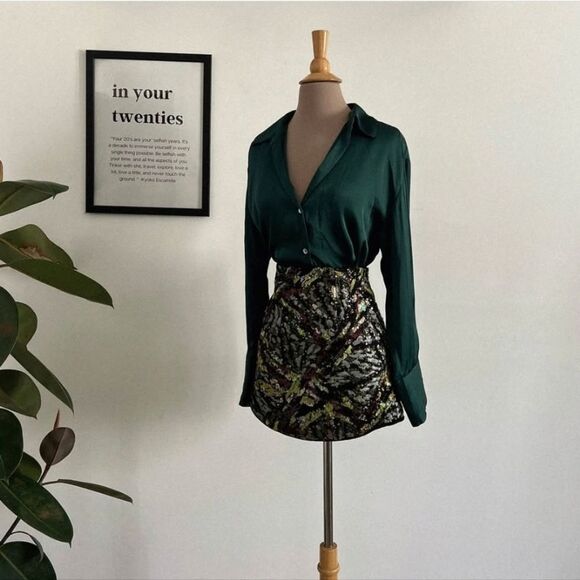 NWT ZARA SEQUINED SKIRT MINI GREEN AND BLACK - Picture 1 of 15